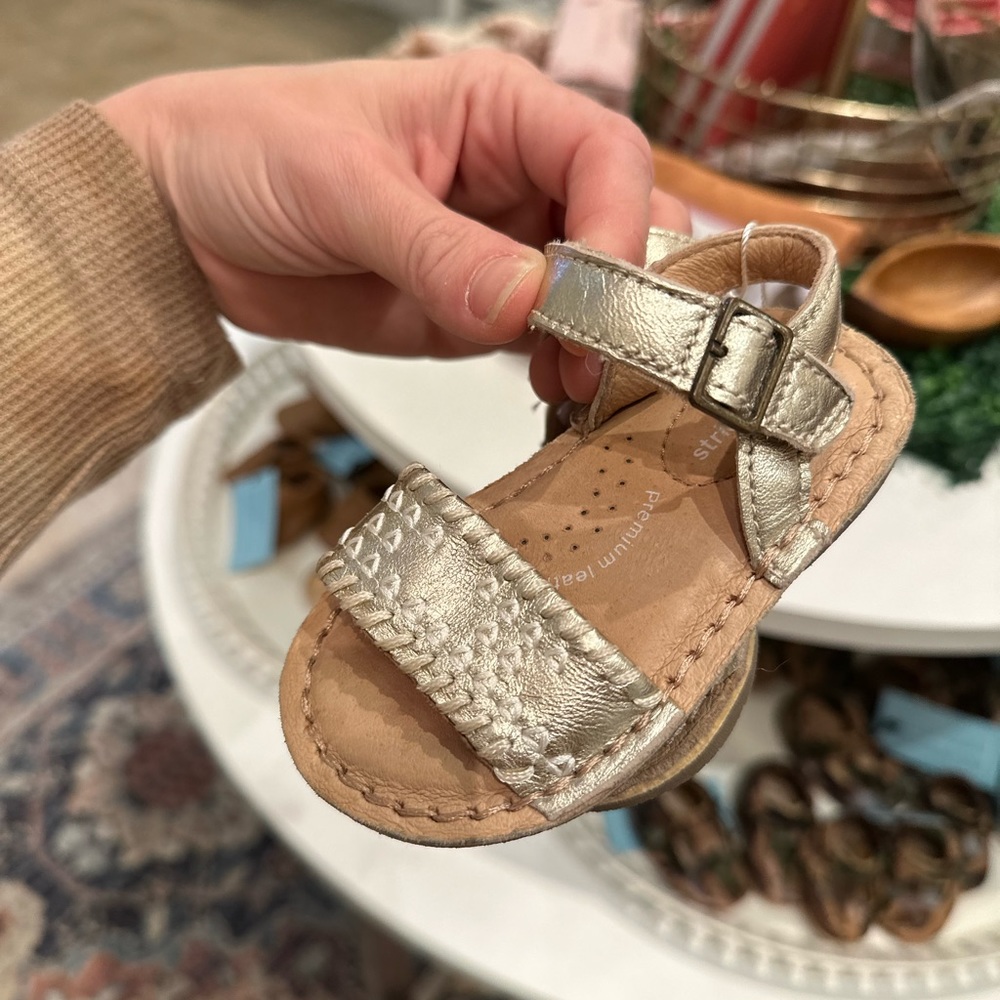 🩷 Stride Rite Gold Leather Sandals • Toddler Girls Size 4